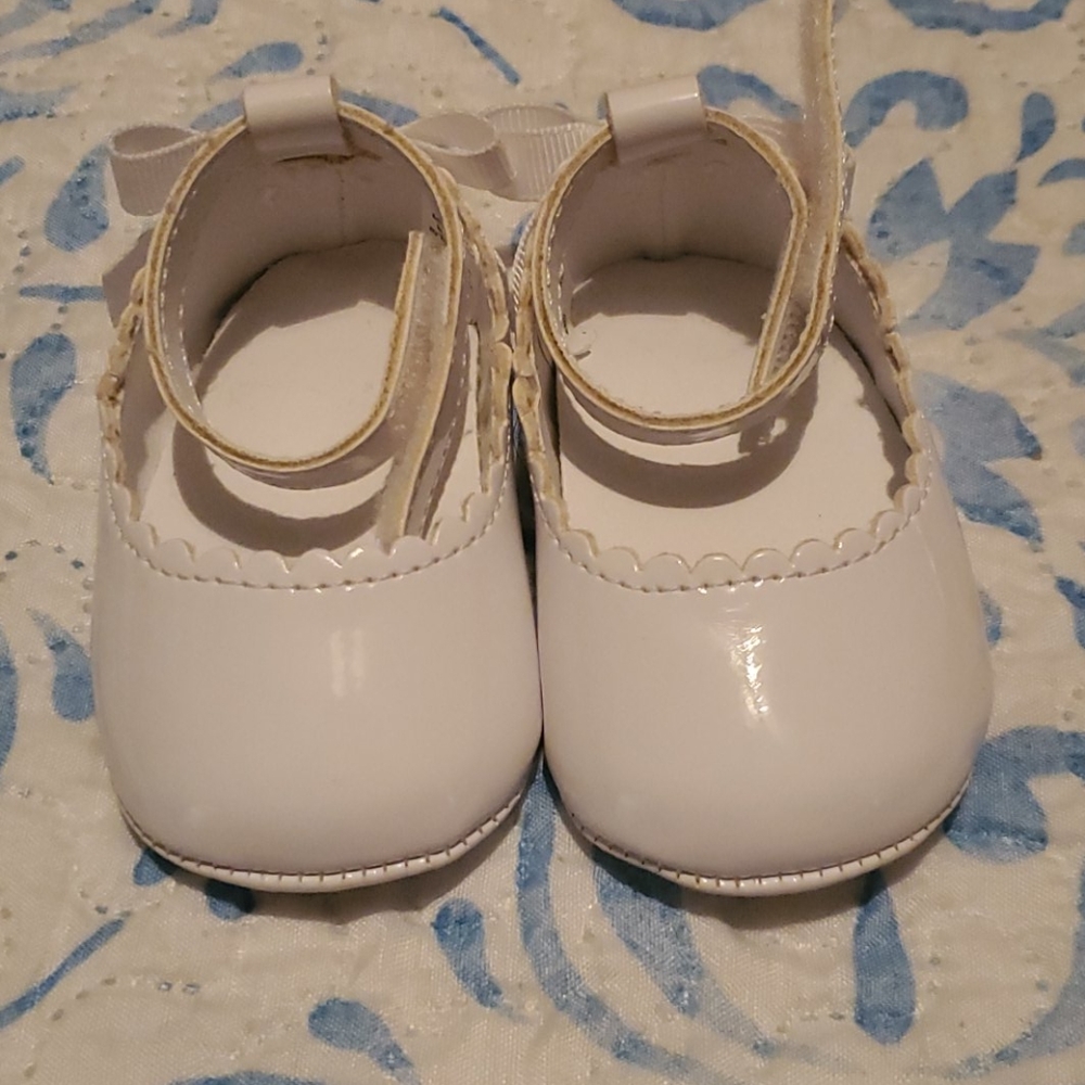 Baby girl white dressing shoes